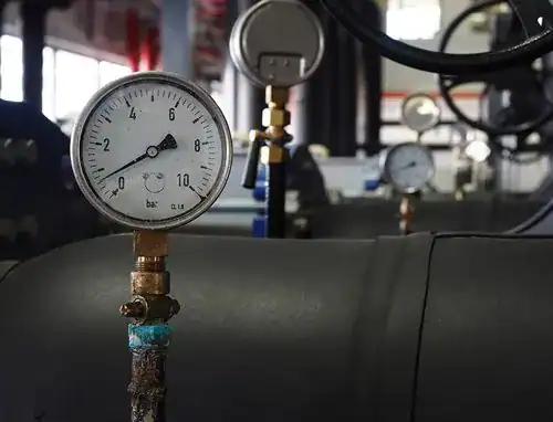 What are the best practices for maintaining heating oil tanks to prevent leaks and corrosion?